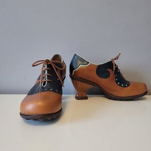 Fluevog Kitschy Kitschy Boom Boom Viv Low-heeled Leather Lace-up, VGUC, Size 8.5